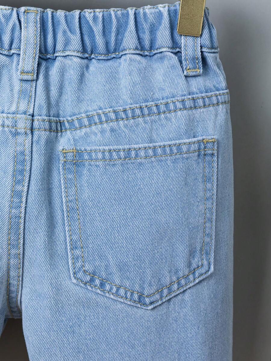 New summer products for boys' jeans: fashionable casual denim shorts, light blue denim, retro distressed hole design, straight and loose fit, comfortable and soft fabric.